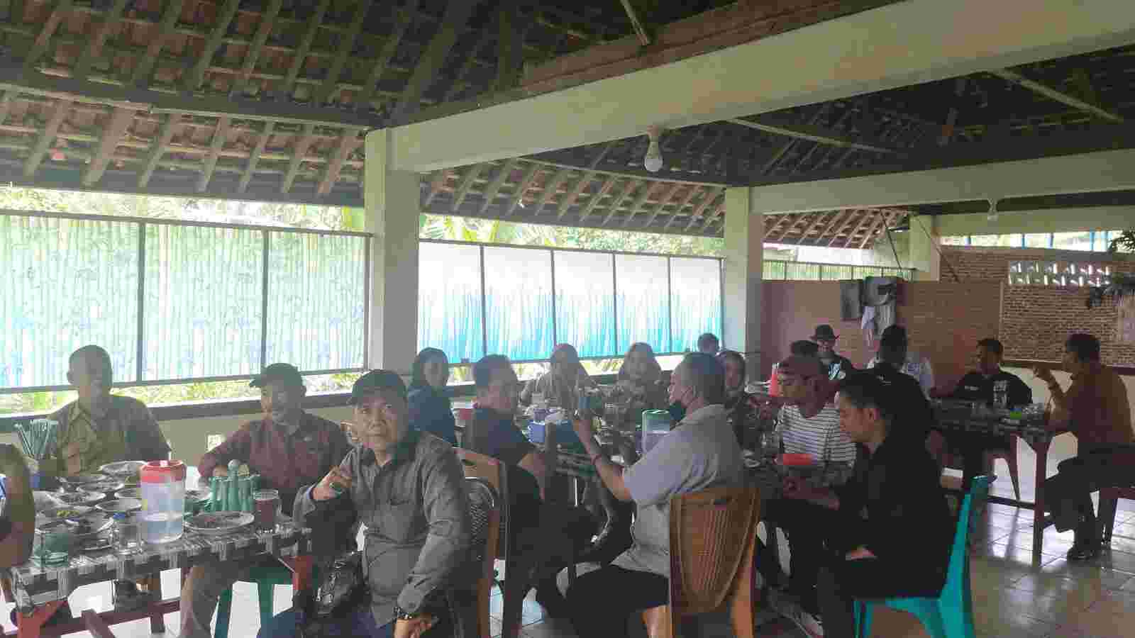 IMG-20231205-WA0022_Kf7cSZEh4R Kadis KOMINFO Lampung Selatan Pererat Tali Silahturahmi Dengan Media Di Lampung Selatan