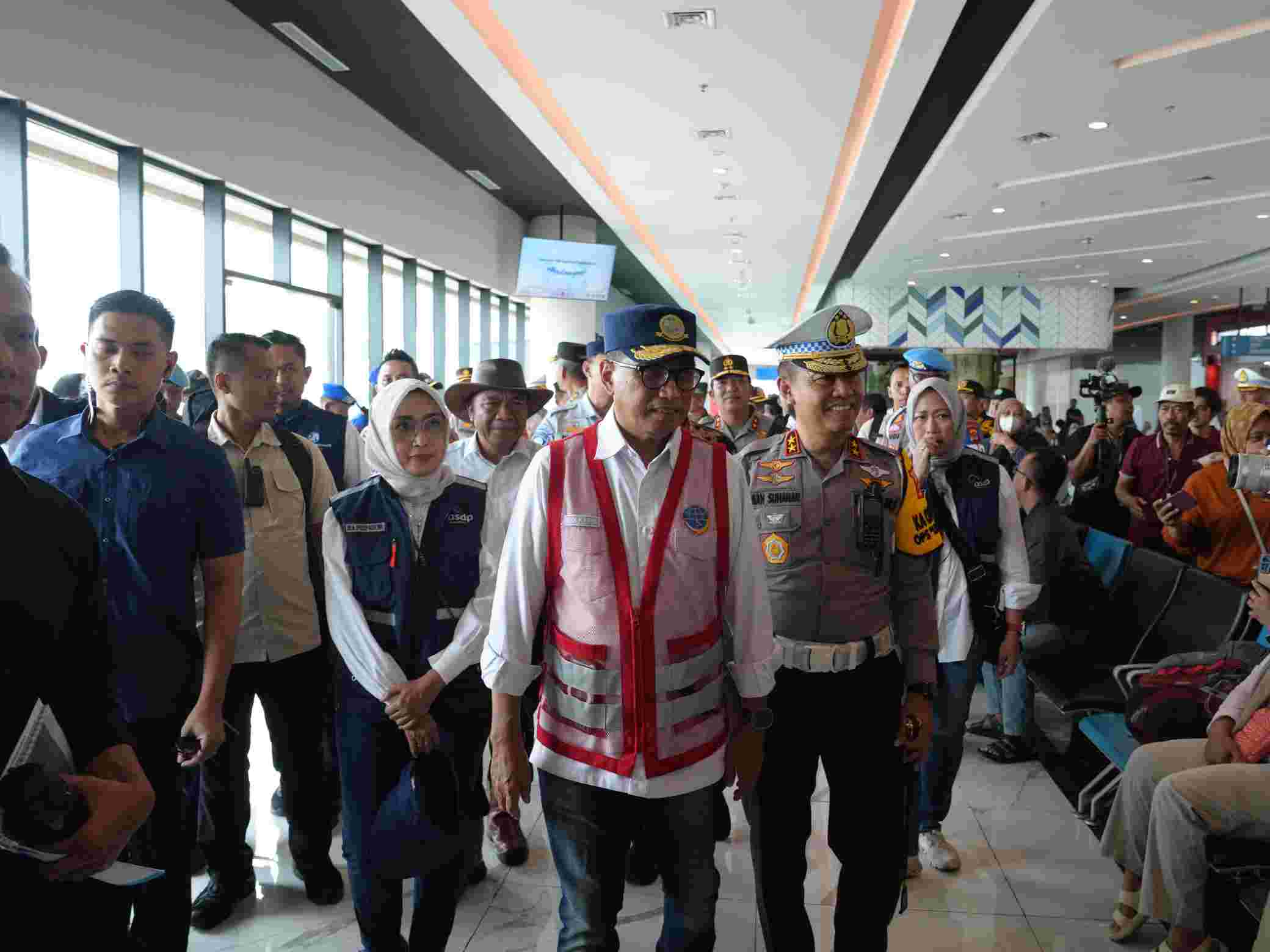 IMG-20231223-WA0025_qff9Csvo9G Tinjau Pelabuhan Merak, Menhub Budi Karya Sumadi : Arus Penyeberangan Jawa-Sumatera Terpantau Lancar, Berkah Sinergitas Antarinstansi