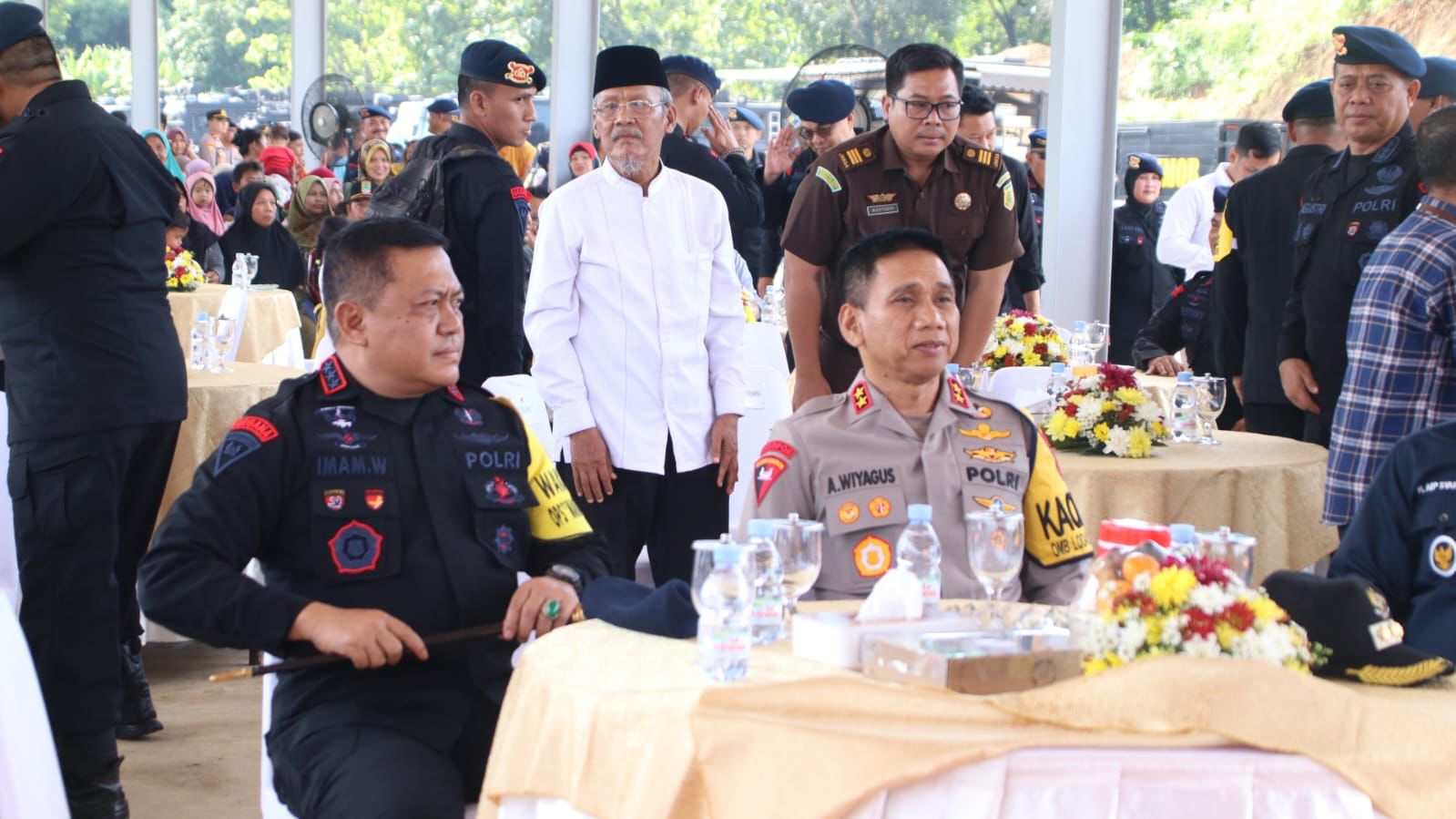 IMG-20240208-WA0026 Korps Brimob Polri, Dansat Brimob Polda, Dan Polda Jabar Bagikan Bansos Untuk Masyarakat