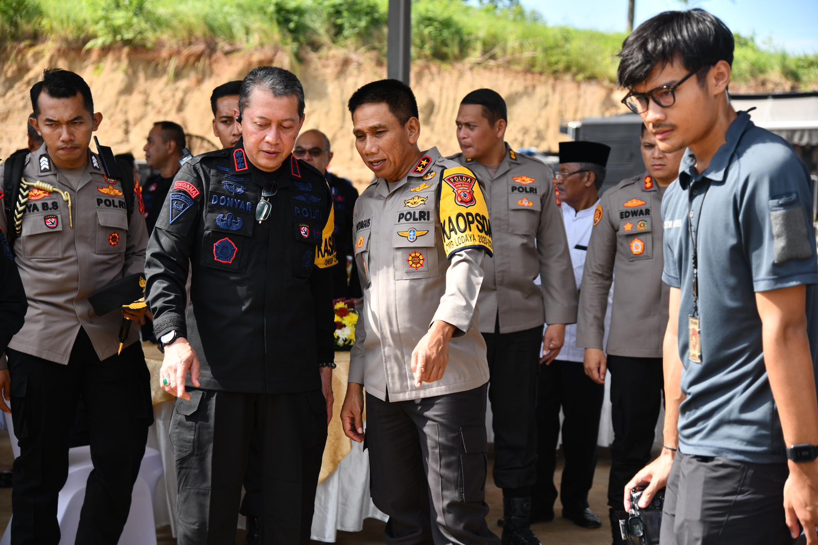 IMG-20240208-WA0029 Korps Brimob Polri, Dansat Brimob Polda, Dan Polda Jabar Bagikan Bansos Untuk Masyarakat