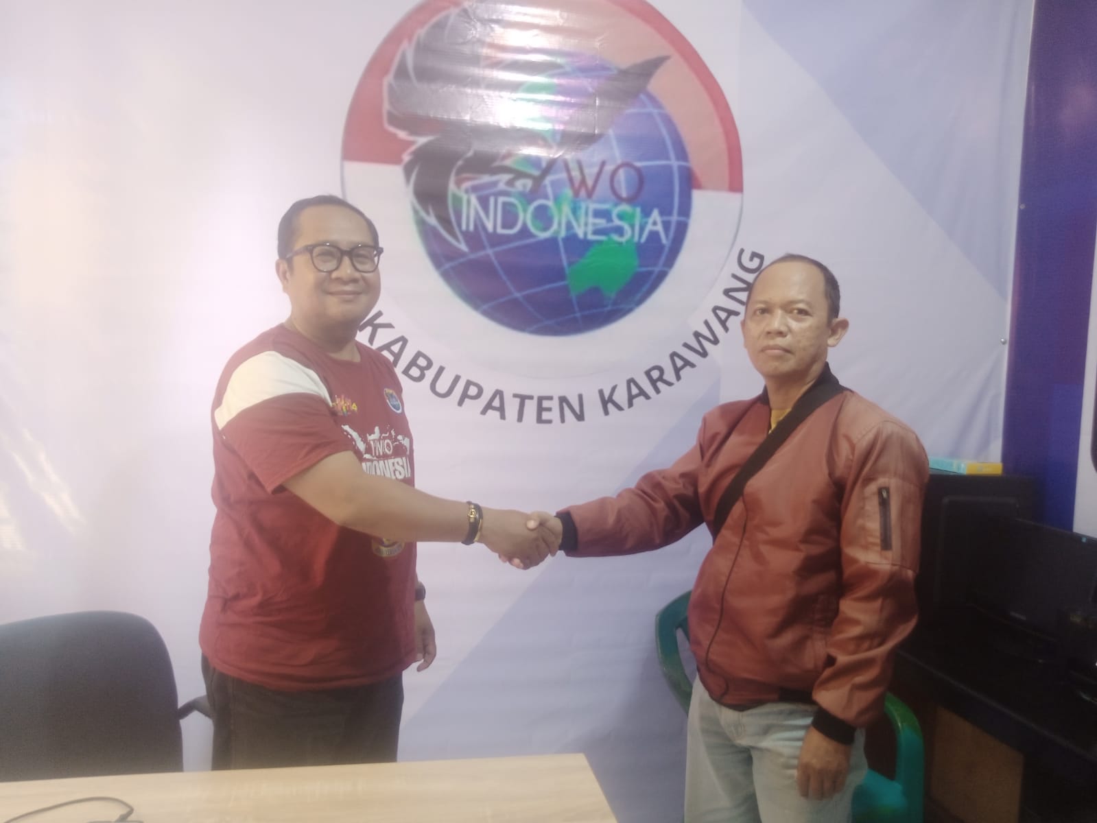 IMG-20240325-WA0228 Serah Terima Media INFOKUS dari ketua IWOI DPD kabupaten Karawang kepada pengurus baru