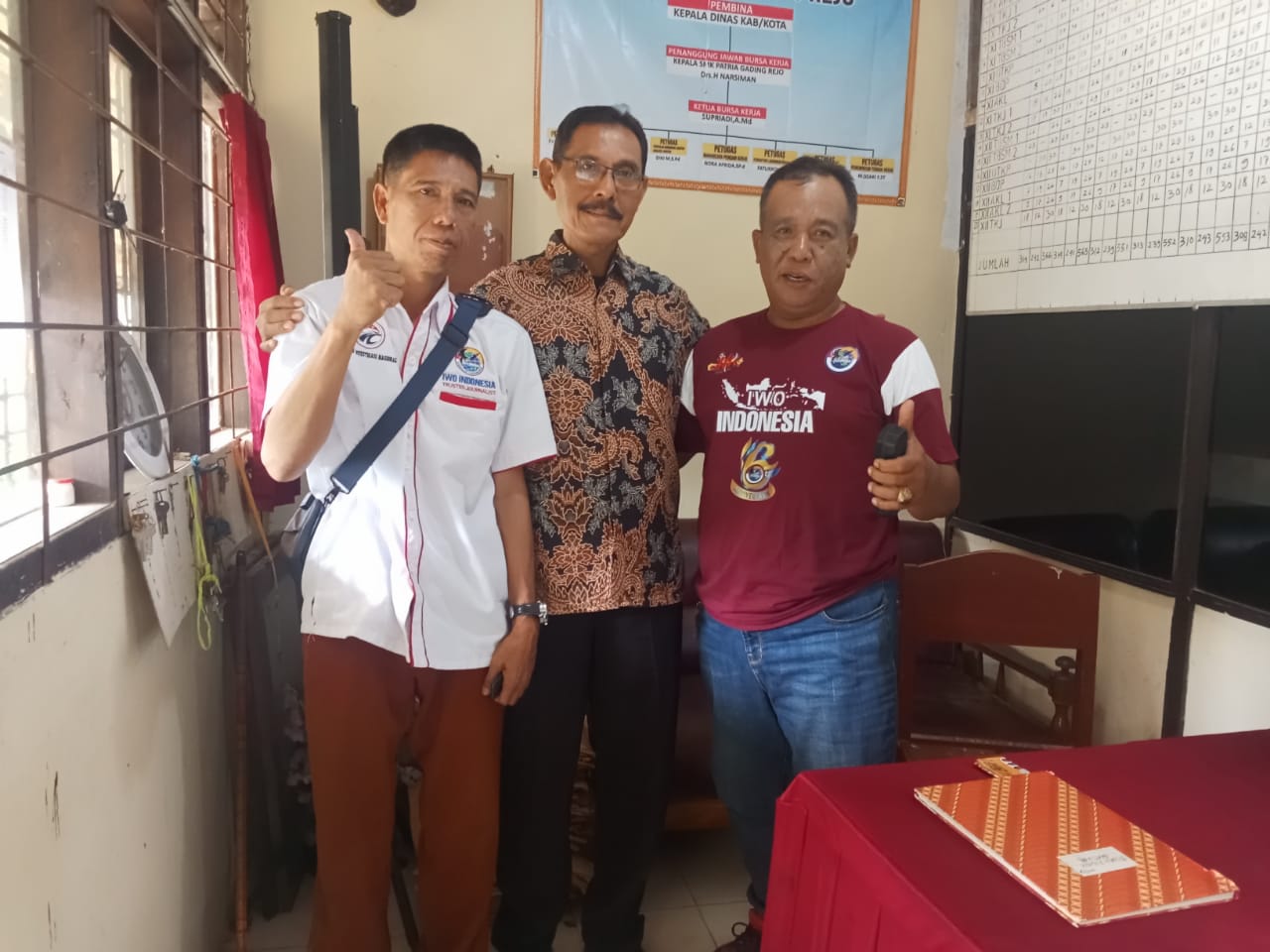 IMG-20240330-WA0055 IWO INDONESIA Kabupaten Pringsewu Datangi SMK Patria Terkait Ijazah Yang Ditahan