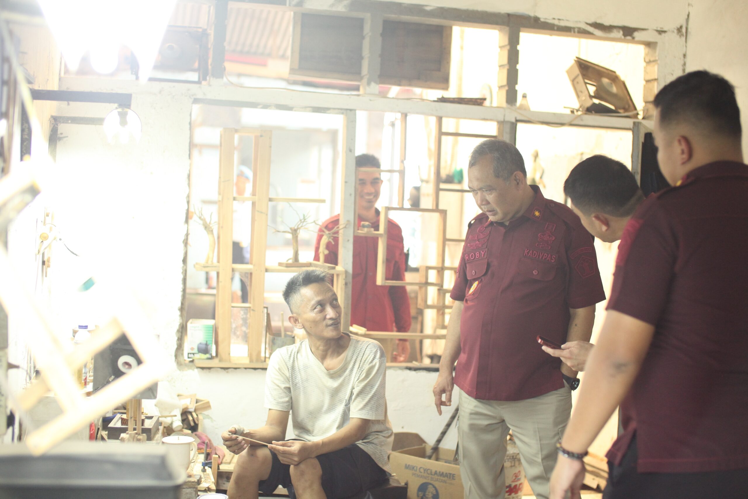 Resize_20240719_063941_1287-scaled Sebagai Bentuk Pembinaan Kedisiplinan Pegawai, Kadivpas Jabar Test Urine Dadakan Petugas Lapas Karawang