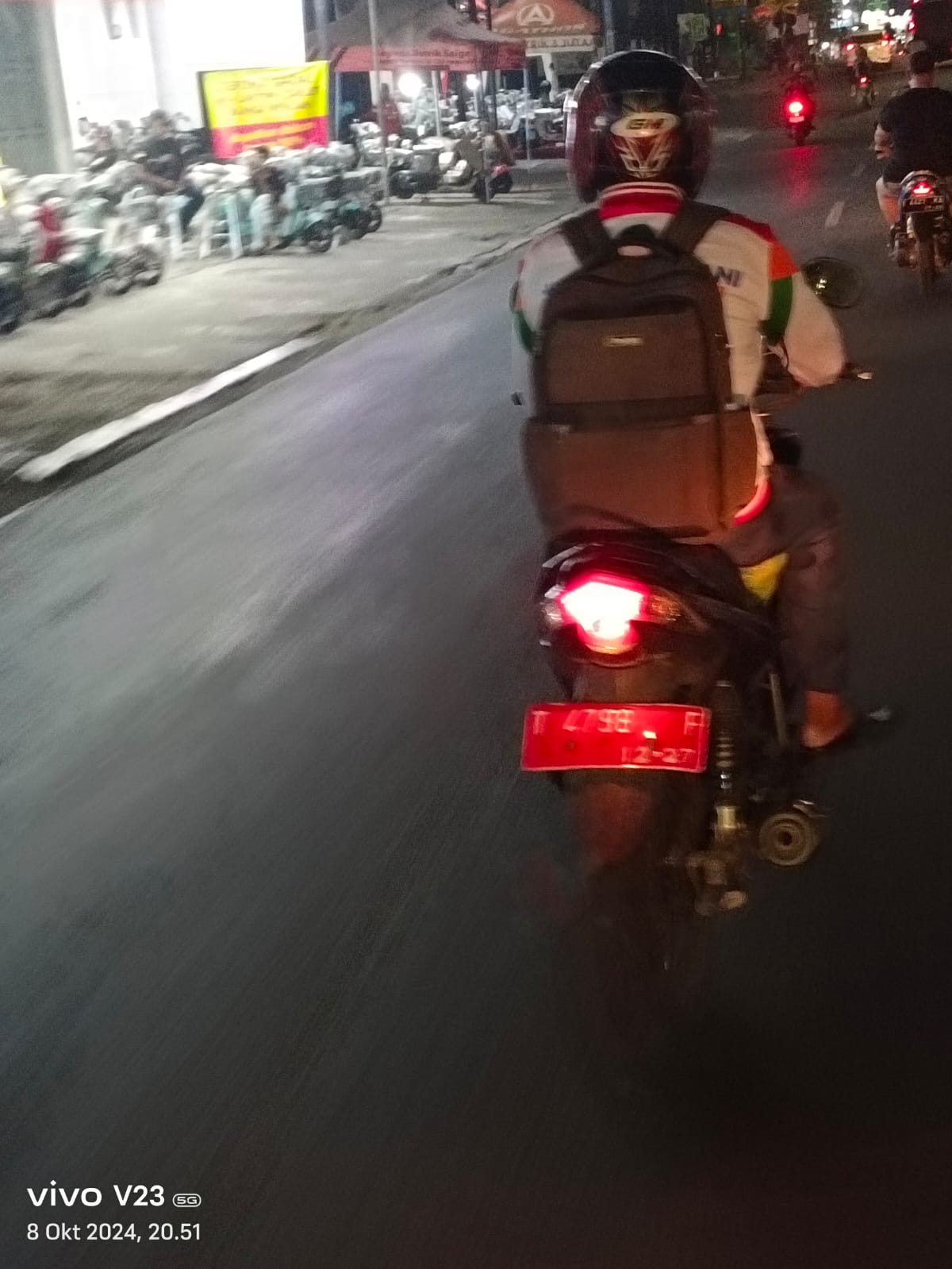 IMG-20241015-WA0000 Ada Ada Saja Diduga Oknum ASN Pemkab Karawang Berjaket Paslon No Urut 2 Berkendara Di Jalan Raya