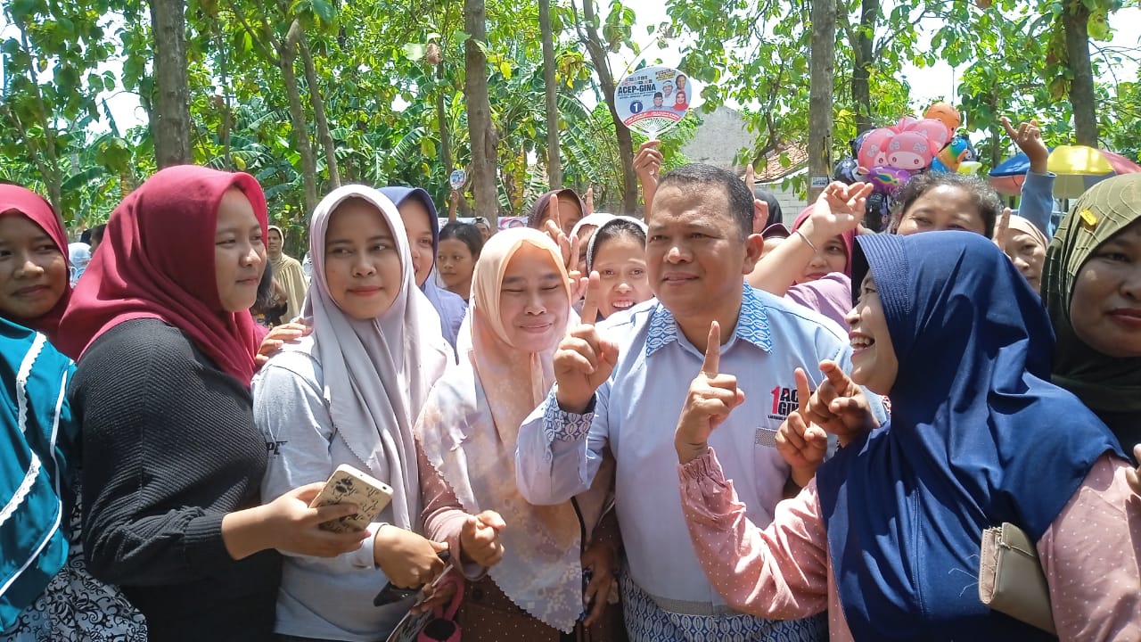 IMG-20241016-WA0017 Warga Masyarakat Kampung Benteng Tunggakjati Sambut Kedatangan Calon Bupati Karawang H. Acep Jamhuri