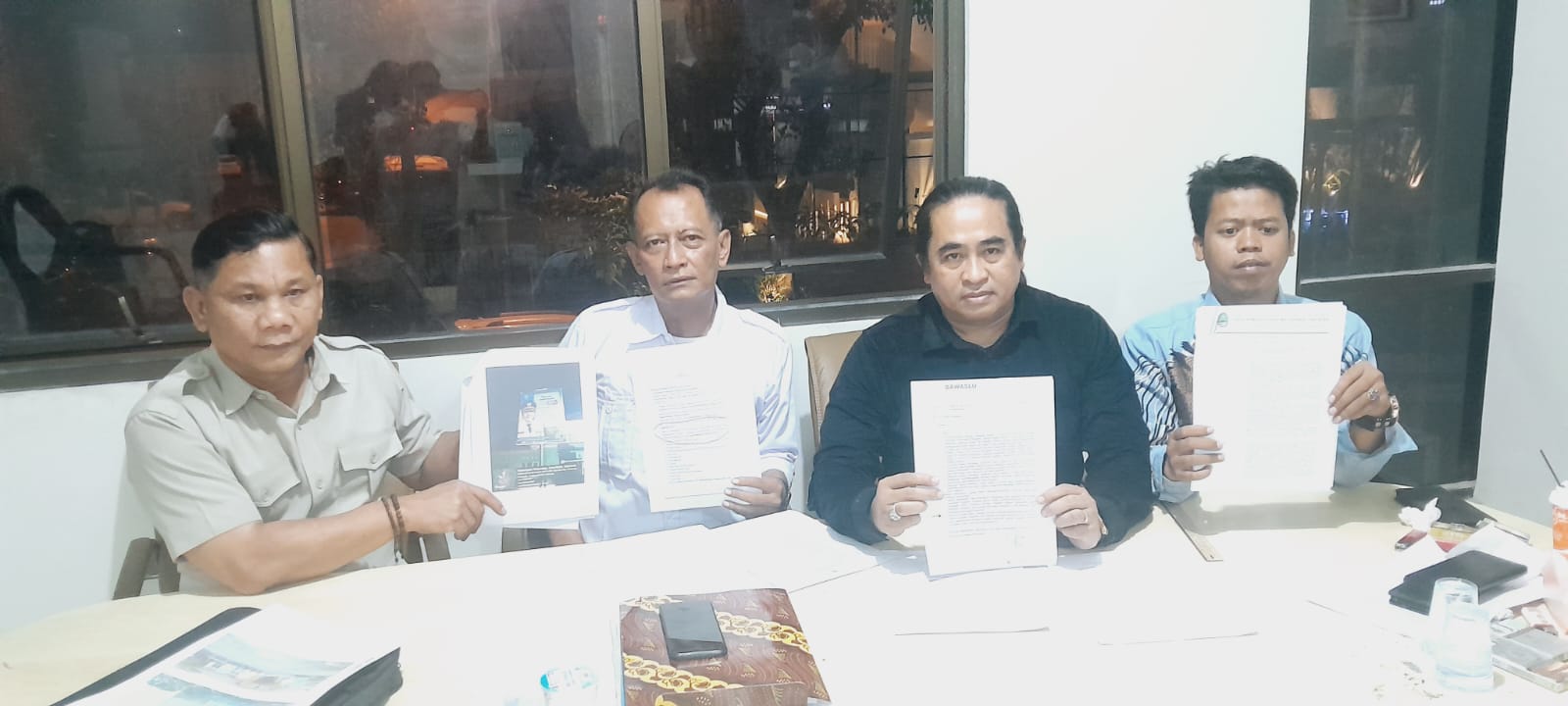 IMG-20241106-WA0005 Masih Maraknya Billboard Tak Kunjung Dicopot, Pj Bupati Dan Sekda Dilaporkan Ke Pemprov Dan Kemendagri