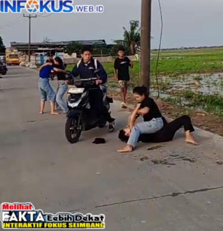 IMG-20250117-WA0053 Diduga, Para Pelajar Sekolah Berkelahi Di Pertengahan Jalan, Hingga Viral Di Media Sosial