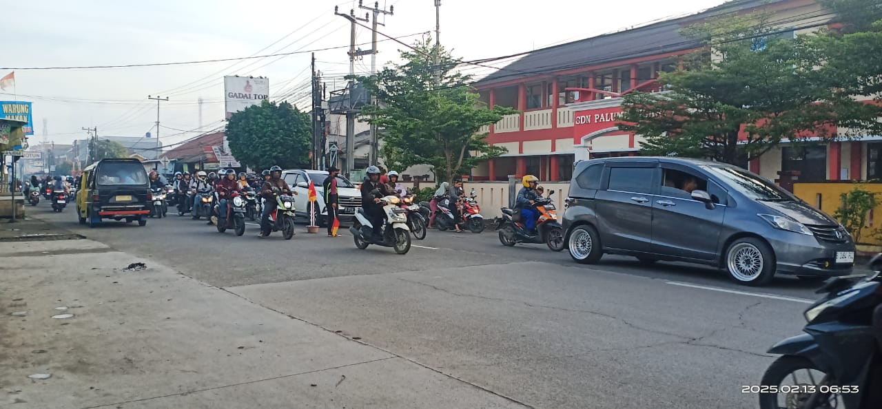 IMG-20250213-WA0017 Khawatir Terjadi Kecelakaan, Orangtua Siswa SDN Palumbonsari 1 Karawang Timur Minta Dibuatkan Zebra Cross