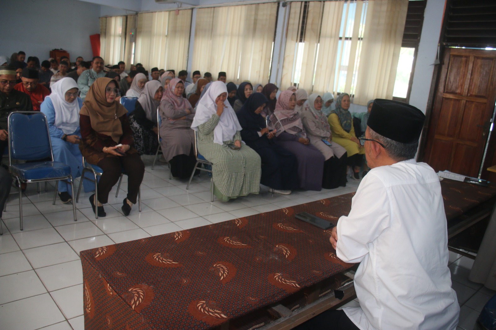 IMG-20250408-WA0041 Kepsek SMKN 2 Karawang dan SMKN 1 Tirtajaya Gelar Halalbihalal Bersama Guru, Komite, Pererat Tali Silaturahmi