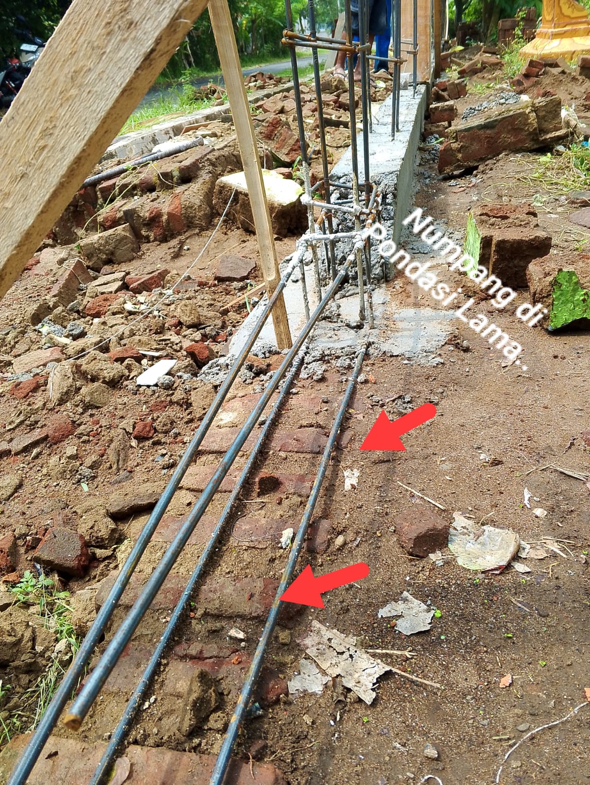 IMG-20250603-WA0007 Proyek Pemagaran TPU Makam Kalen Asem Tempuran Diduga Bahan Matrial Pondasi Di Gembol Oknum Pemborong?