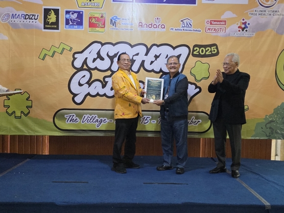 Resize_20251116_061952_2857 ASPHRI Anugerahkan Lifetime Achievement Award 2025 kepada Prof. Dr. Bomer dan Dr. B. Woerjono dalam Gathering Nasional di Bogor